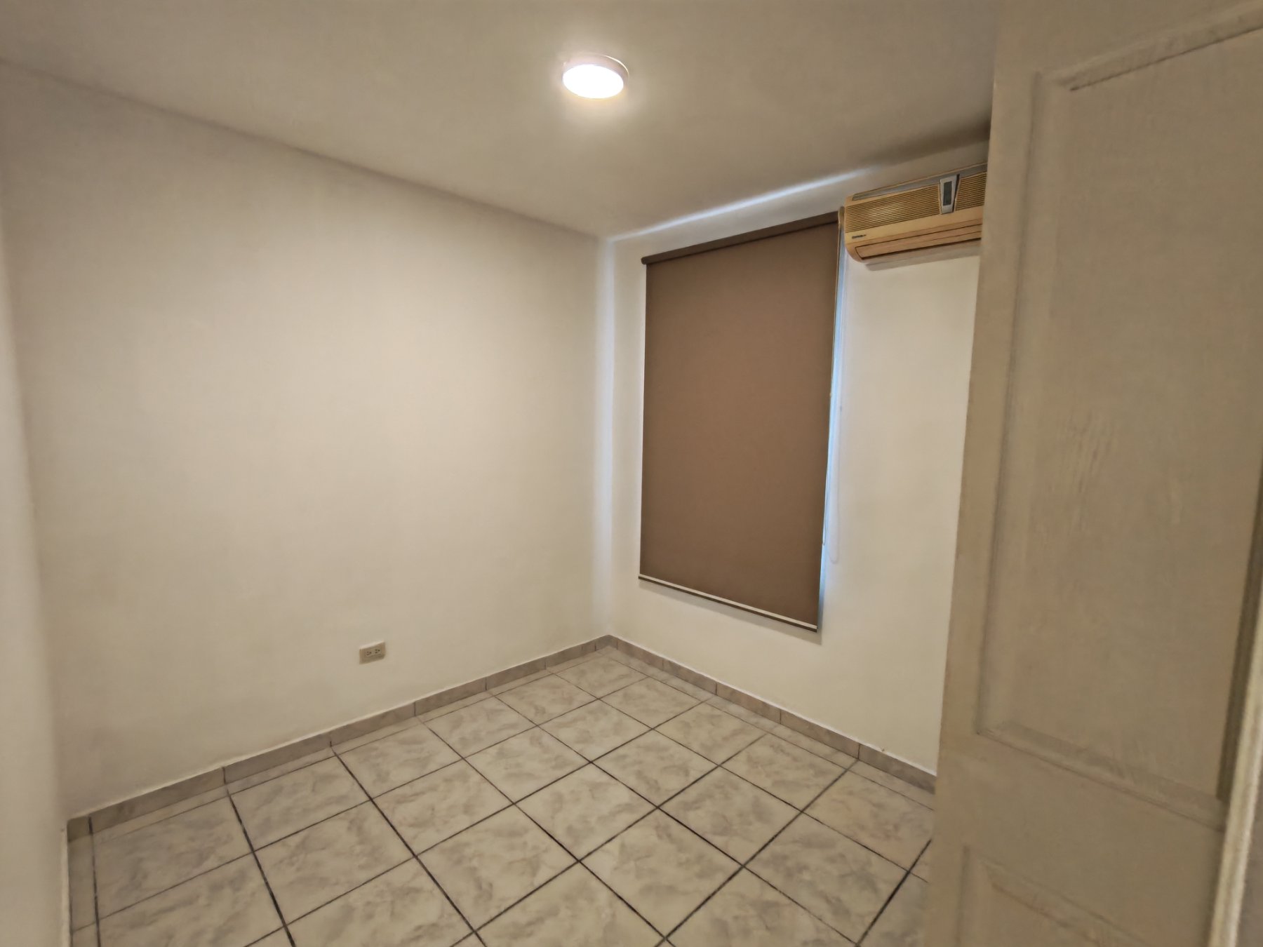 Se alquila apartamento en San Benito, fotografía 13