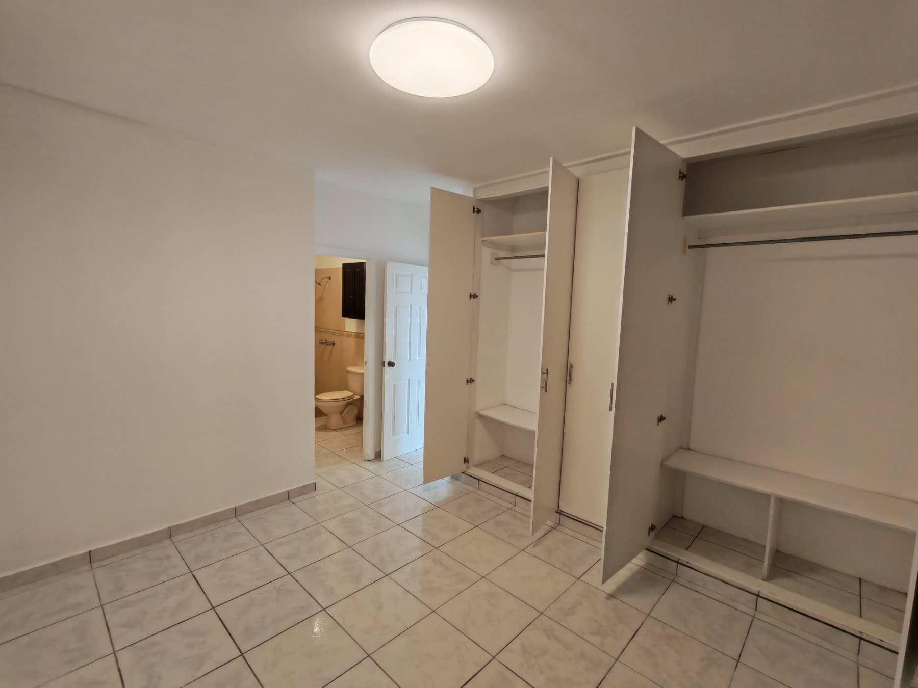 Se alquila apartamento en San Benito, fotografía 3