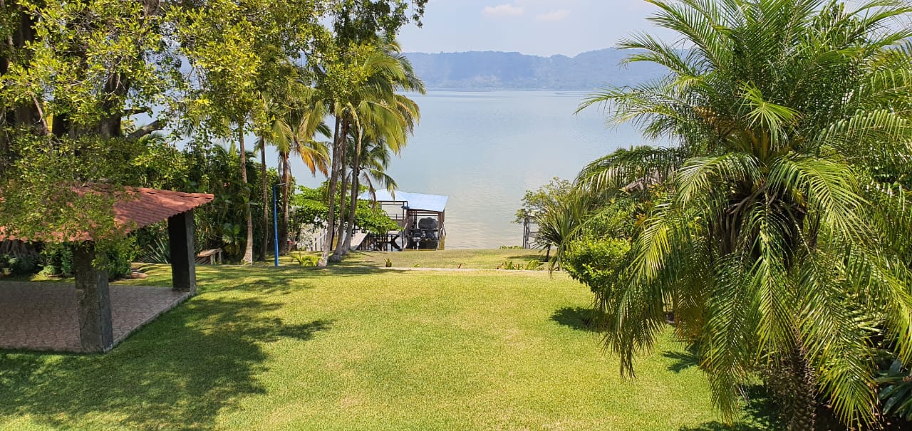 Venta de Casa en el Lago de Coatepeque, fotografía 2